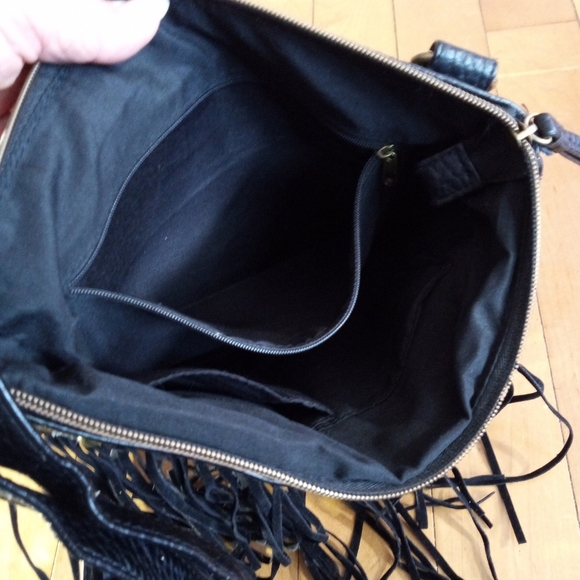 Sonoma Lifestyle black vegan leather crossbody bag with tassels - Picture 4 of 11